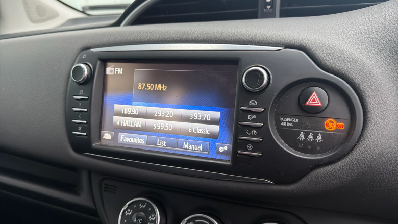 Toyota Yaris 1.5 VVT-i Icon Tech 5dr Petrol Hatchback